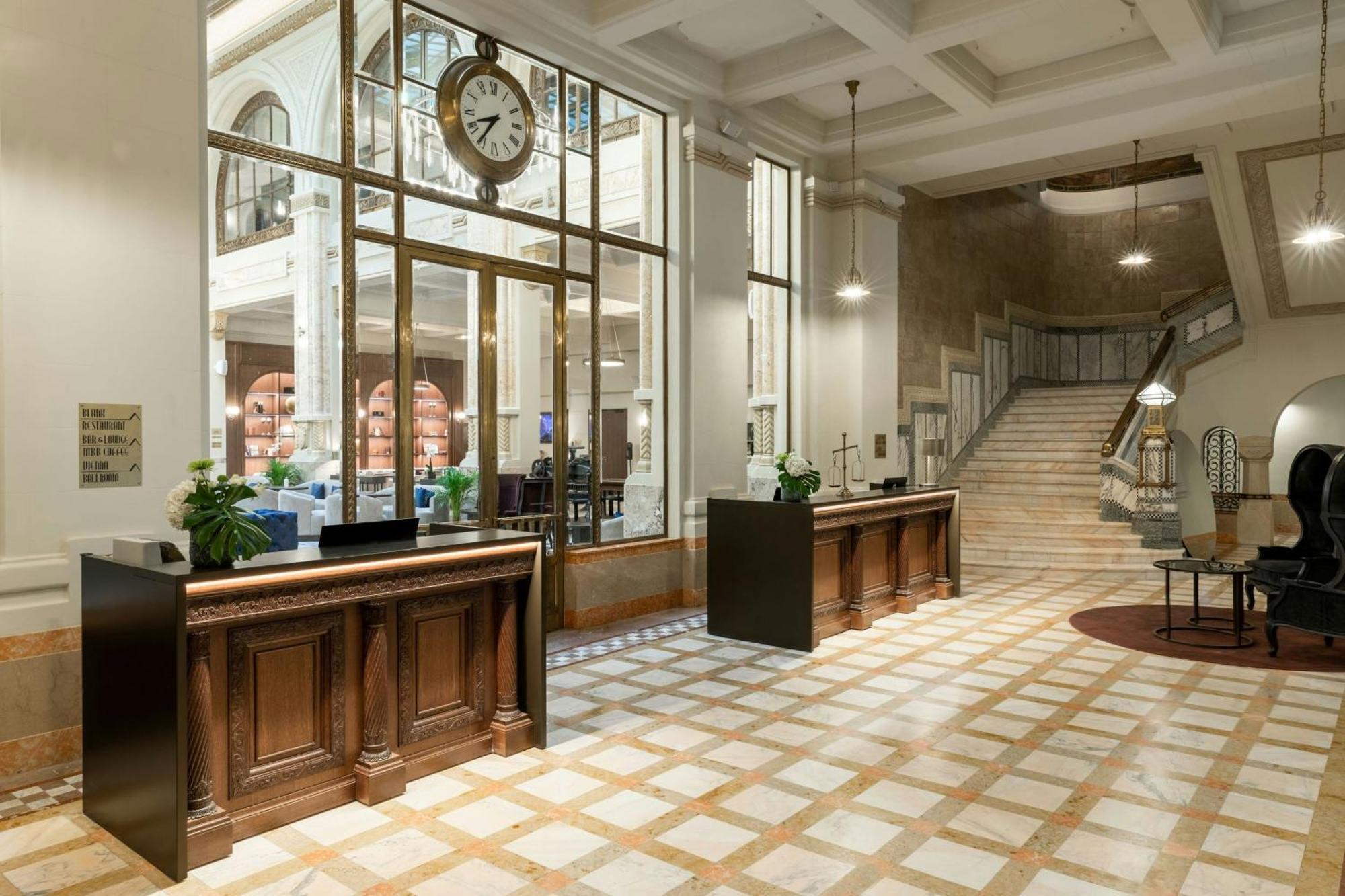 فندق The Marmorosch Bucharest, Autograph Collection المظهر الخارجي الصورة The hotel's lobby