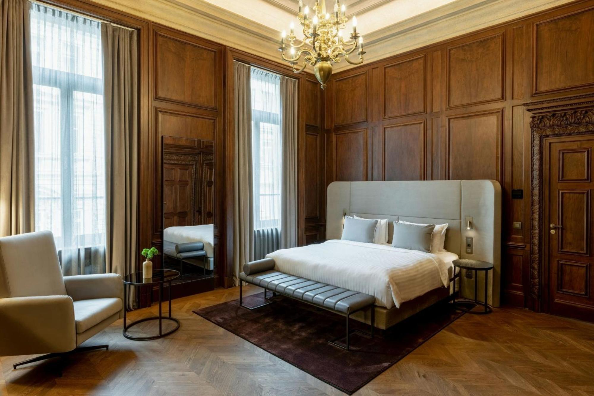 فندق The Marmorosch Bucharest, Autograph Collection المظهر الخارجي الصورة A bedroom at the hotel